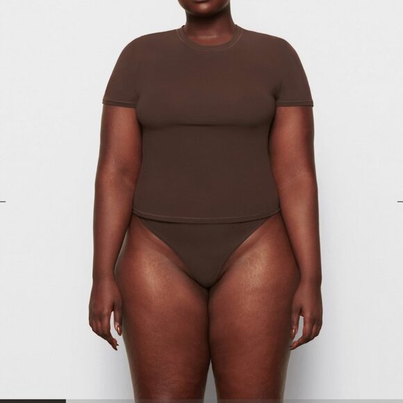 SKIMS Tops - SKIMS Fits Everybody Short Sleeve T-shirt